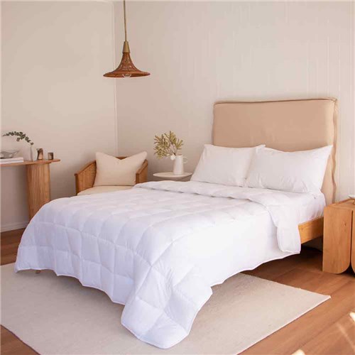 Comfort Quilt White Queen